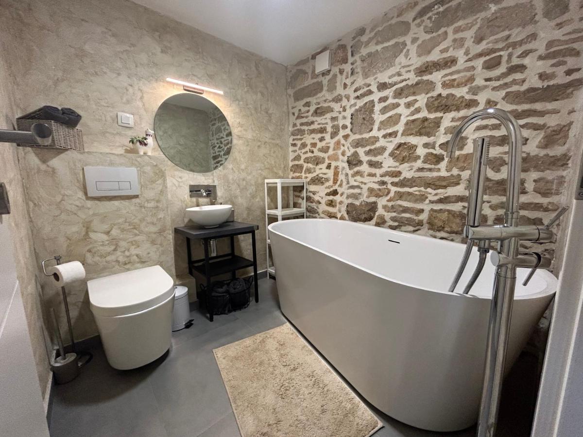 Vela & Vega Apartment Visnjan Bagian luar foto