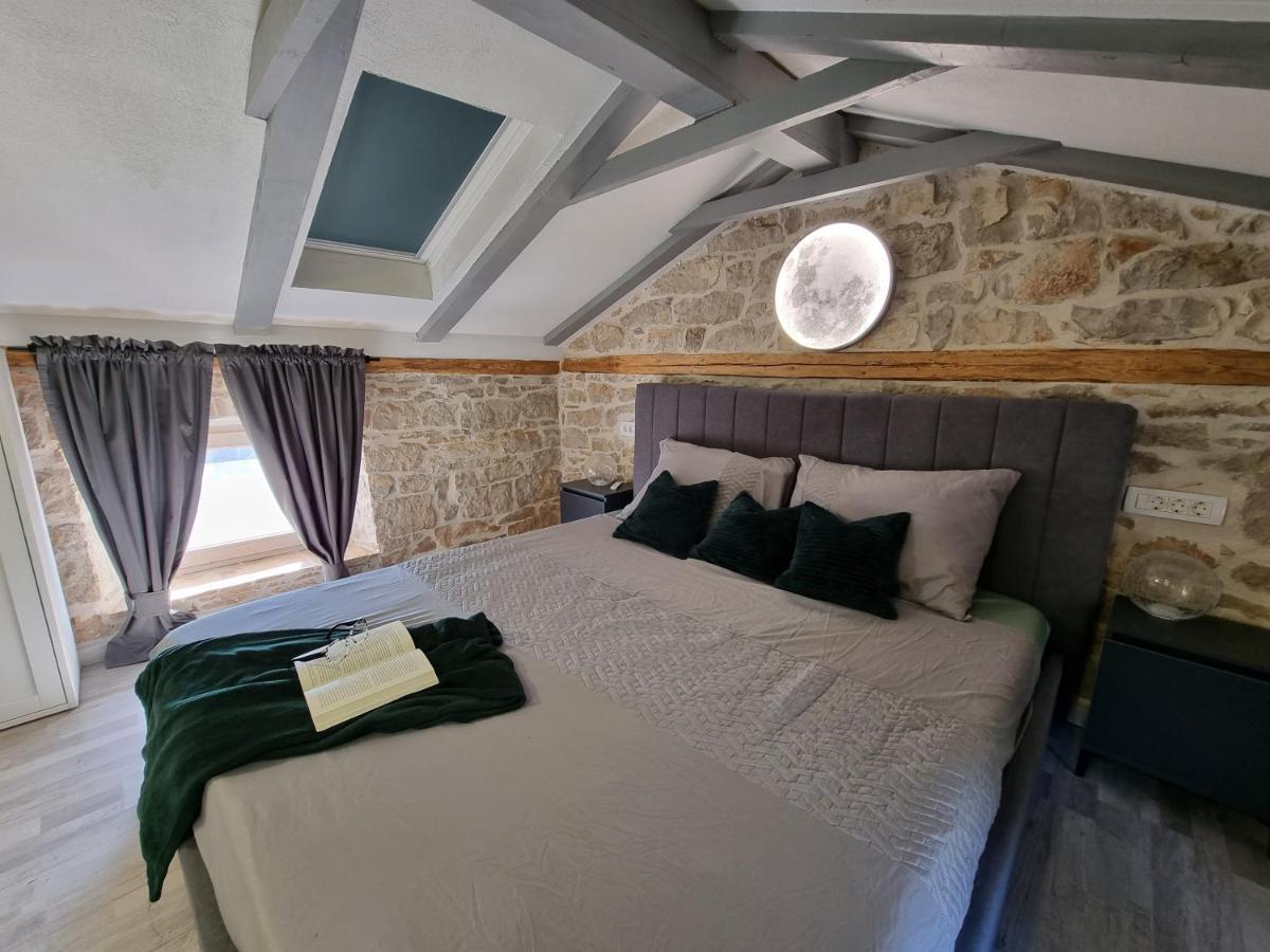 Vela & Vega Apartment Visnjan Bagian luar foto