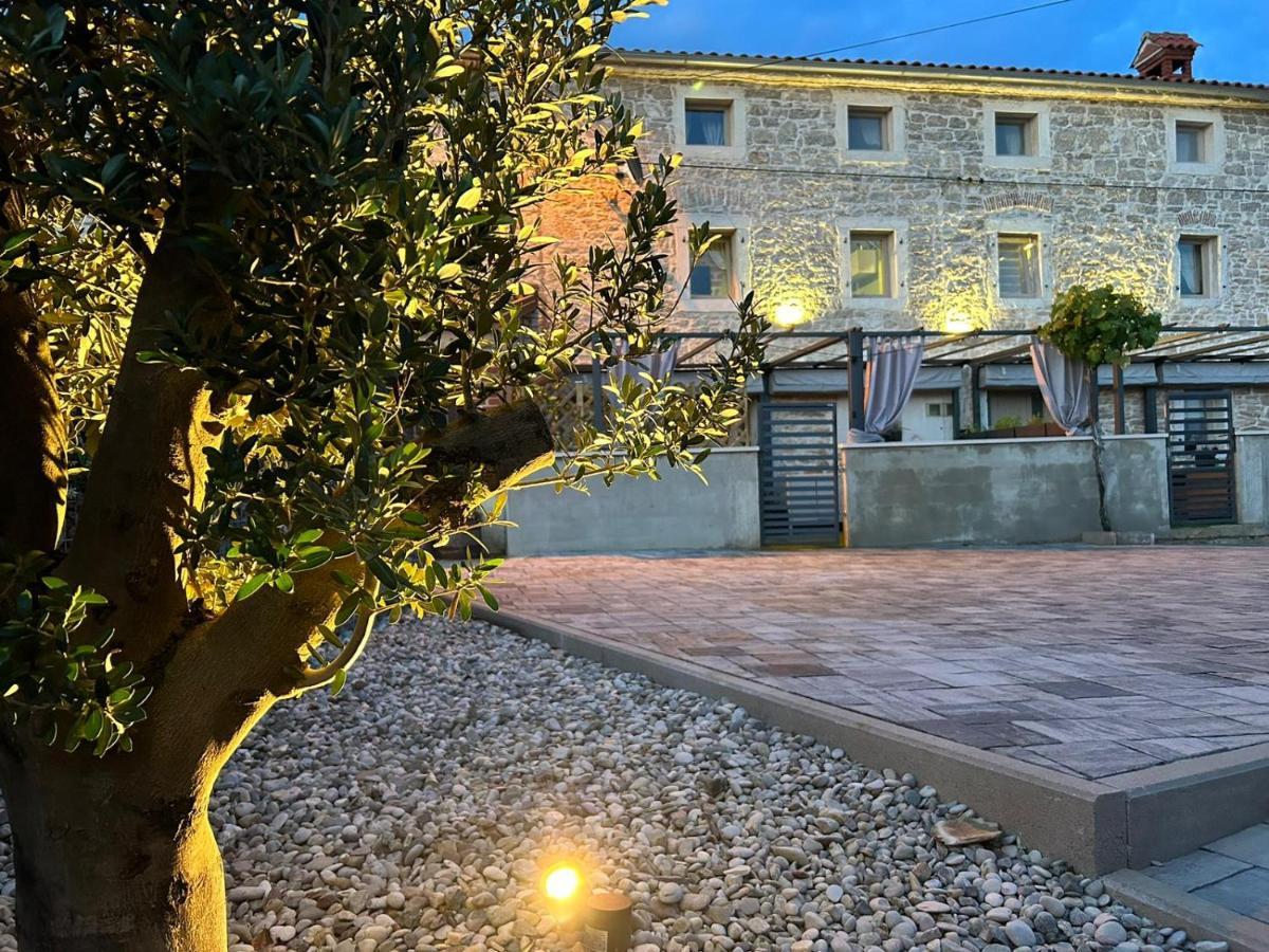 Vela & Vega Apartment Visnjan Bagian luar foto